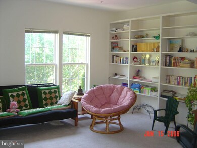 21217 Bunyan Cir, Germantown, MD 20876 - photo 3