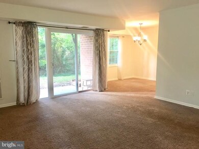 3814 Lyndhurst Dr unit 101, Fairfax, VA 22031 - photo 2