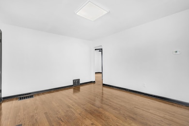 209 W Bates St, Hebron, IN 46341 - photo 4