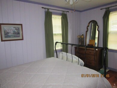 604 E Wilmington St, Burgaw, NC 28425 - photo 7