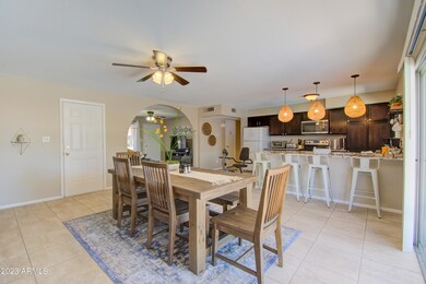 dining area, breakfast bar
