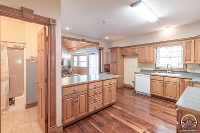 2848 SW Indian Hills Rd, Topeka, KS 66614 - photo 5