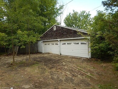 850 Pasadena Ave, Sheffield Lake, OH 44054 - photo 2