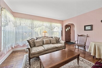 332 N Shady Ln, Elmhurst, IL 60126 - photo 2