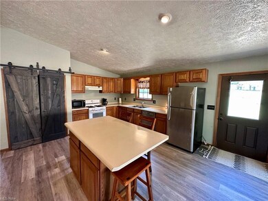 Eat-in kitchen