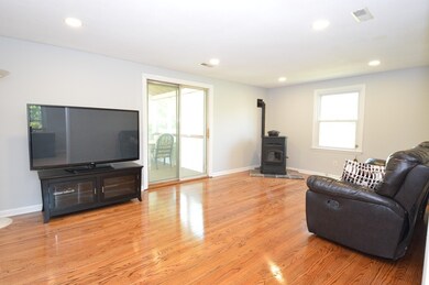 881 Dewey St, West Springfield, MA 01089 - photo 4