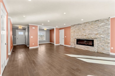 93 Providence St unit B, Mendon, MA 01756 - photo 2