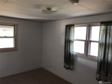 1100 3rd St NE, East Wenatchee, WA 98802 - photo 2