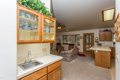 004_Family Room