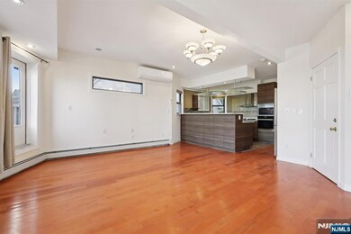 32 Hudson Terrace unit 2, Edgewater, NJ 07020 - photo 6