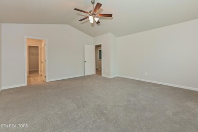 008-photo-primary-bedroom-14229052