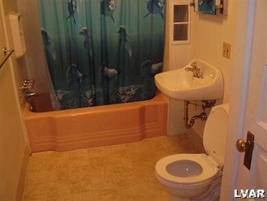 211 E Bertsch St, Lansford, PA 18232 - photo 6