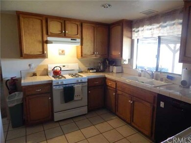 NICE SIZE KITCHEN 