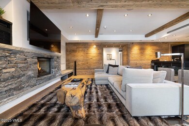 2504_one_willow_bridge_26_interior_livin