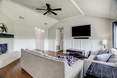 3330 Edgecreek Dr, Houston, TX 77066 - photo 5