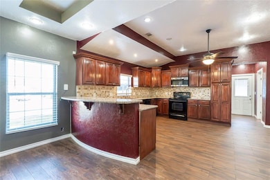 323 N 8th St, Clinton, OK 73601 - photo 2