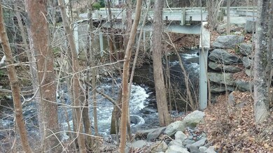 135 Sawkill Ave, Milford, PA 18337 - photo 3