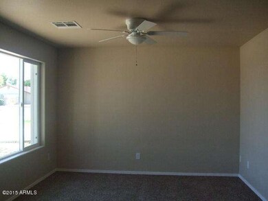 LIVINGROOM W/CEILING FAN