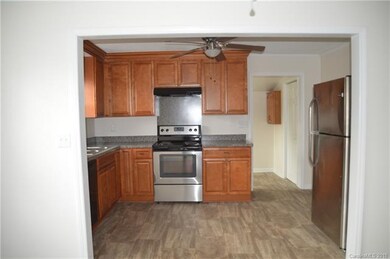 1506 Westover St, Lowell, NC 28098 - photo 3