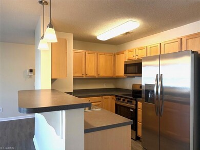 2600 Pennoak Way unit H, Greensboro, NC 27407 - photo 6