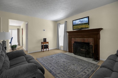 Living room w/fireplace