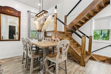 Guest House - Dining