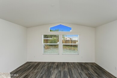 004_Living Room