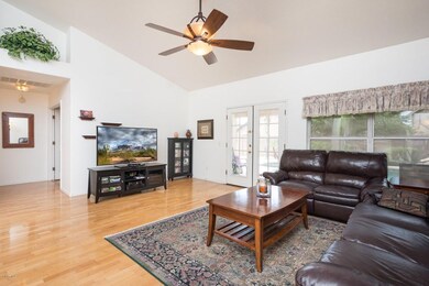 05- LIVING ROOM