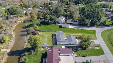 520 Rosie Ln N, Mandan, ND 58554 - photo 3