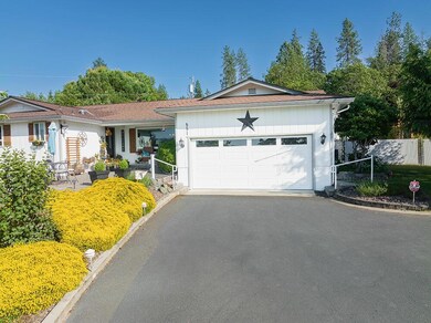 551 Towne St, Grants Pass, OR 97527 - photo 2