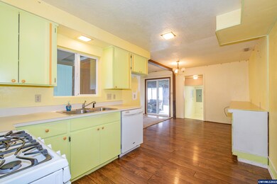 925 21st Ave SW, Albany, OR 97321 - photo 3