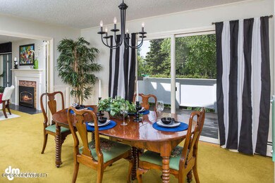 006-Dining Room with Deck Access