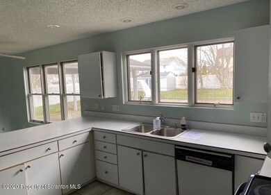 924 Clearview Rd, Moscow, PA 18444 - photo 4