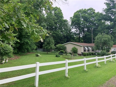 3245 Arrow Rd NW unit 17, Carrollton, OH 44615 - photo 3