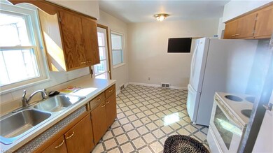 Kitchen, Eat In Area