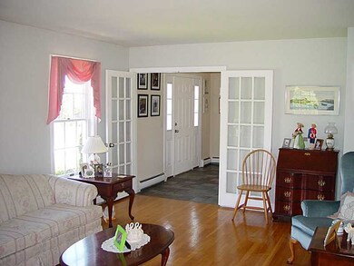 322 Vaucluse Ave, Middletown, RI 02842 - photo 6