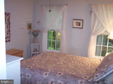 12211 Folkstone Dr, Herndon, VA 20171 - photo 3