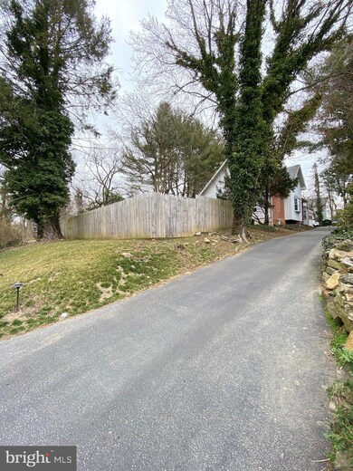 724 W Brookhaven Rd, Wallingford, PA 19086 - photo 2