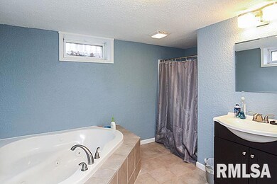 23 Parklane Cir, Bettendorf, IA 52722 - photo 7