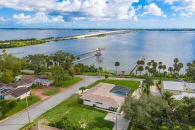 3049 N Indian River Dr