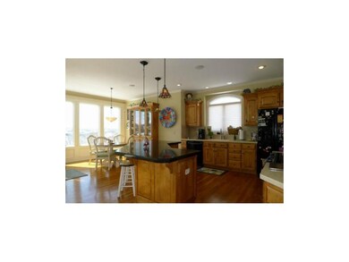 Contrasting granite on spacious island with breakf