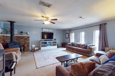 906 Japonica Dr, Wake Village, TX 75501 - photo 5