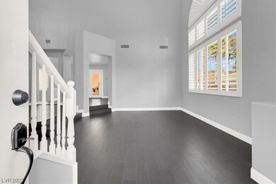 Foyer leading to the front living room. Gorgeous n