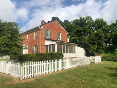 607 Hiwassee Hill Dr SE, Johnson City, TN 37601 - photo 5