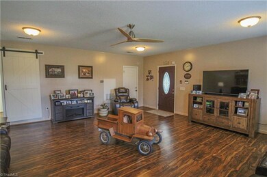 1555 Southmont Dr, Asheboro, NC 27205 - photo 4