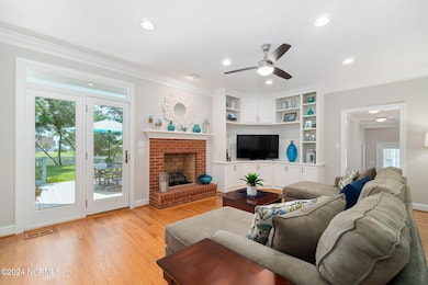 Living room w/ fireplace