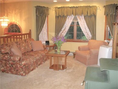 BEATIFUL LIVING ROOM WITH PLENTY OF NATRUAL  LIGHT