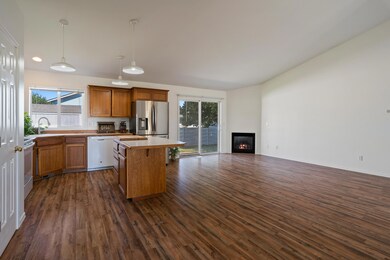 1915 SW 35th St, Redmond, OR 97756 - photo 4