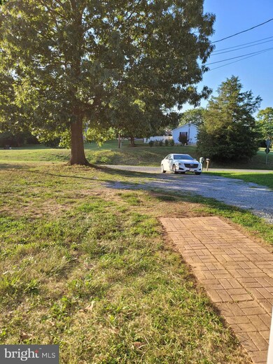 217 N Greenway Ave, Boyce, VA 22620 - photo 6