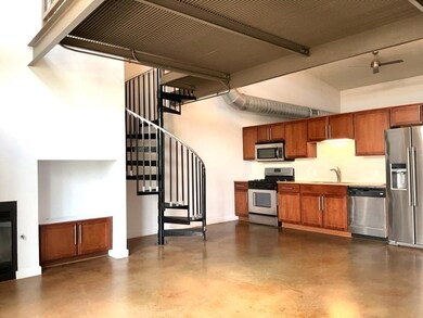 Kitchen with appliances with stainless steel fini